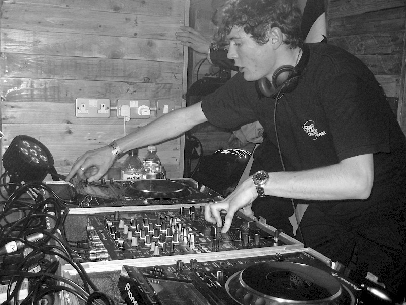 DJ DJ