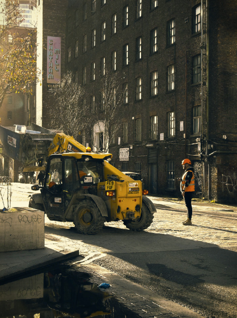 A portion of a longer sequence of photography that explores the transformation of the city of Manchester from day to night- time, with a large focus on the photo editing and colour grading. A portion of a longer sequence of photography that explores the transformation of the city of Manchester from day to night- time, with a large focus on the photo editing and colour grading.