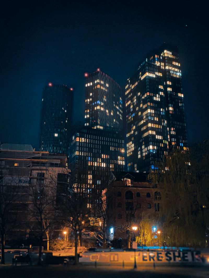 A portion of a longer sequence of photography that explores the transformation of the city of Manchester from day to night- time, with a large focus on the photo editing and colour grading. A portion of a longer sequence of photography that explores the transformation of the city of Manchester from day to night- time, with a large focus on the photo editing and colour grading.